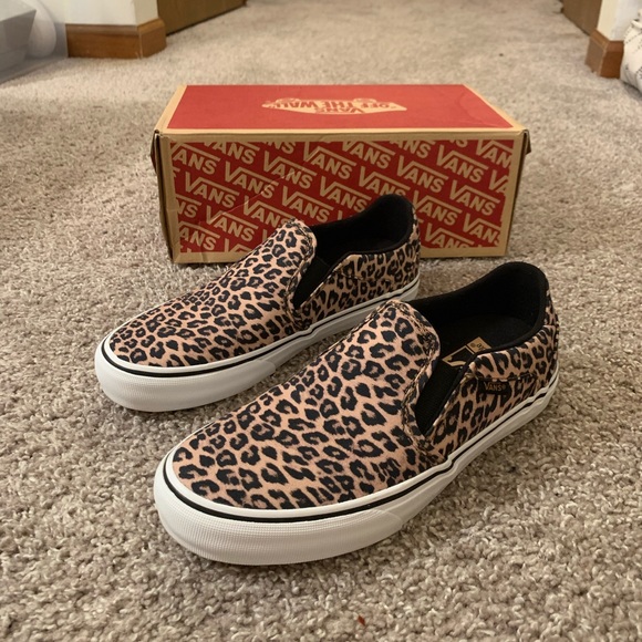 Vans Shoes - Cheetah deluxe comfort Vans - size 8 W